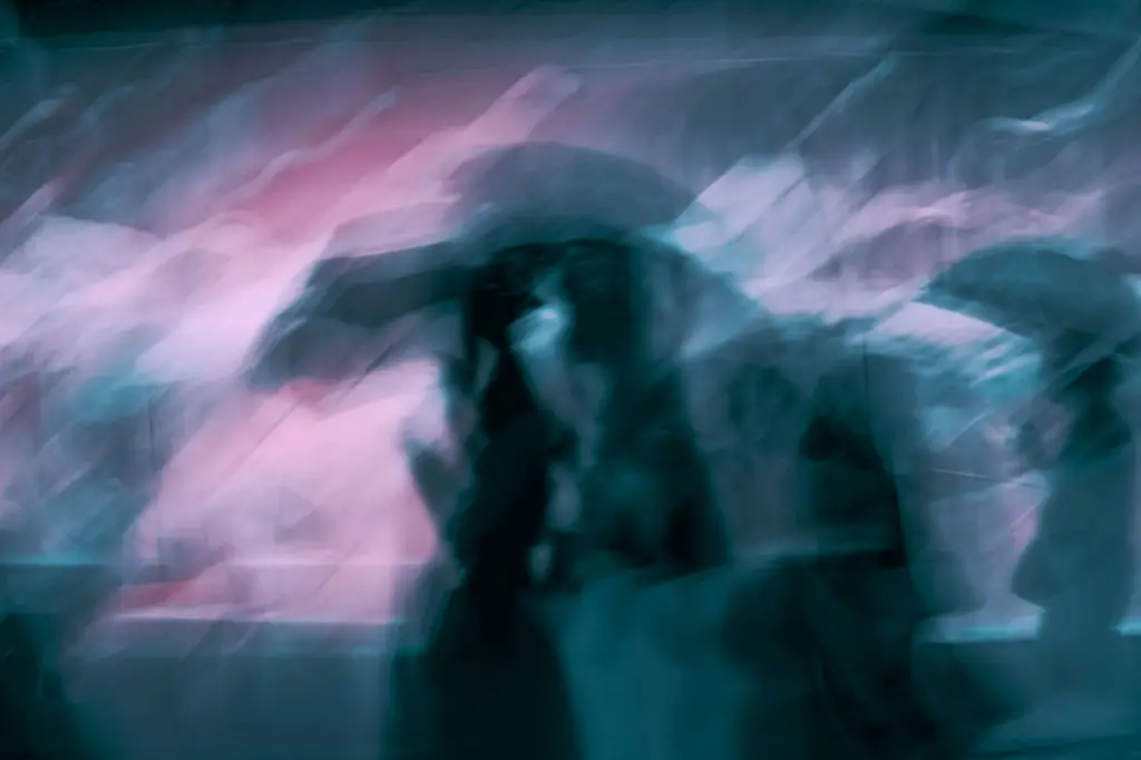 登山輕量雨衣推薦:專業評比指南